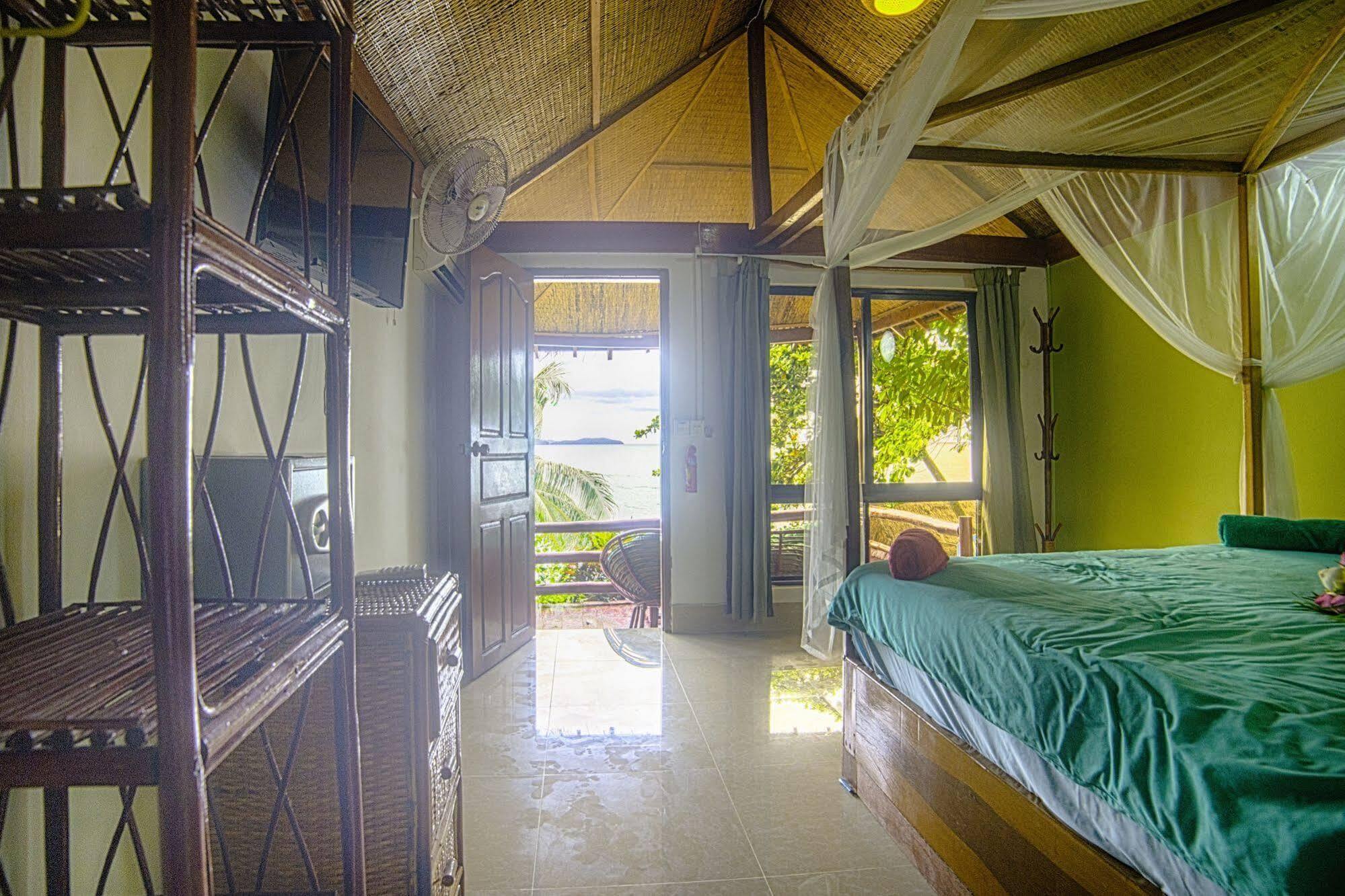 Above Us Only Sky Sihanoukville Exterior foto